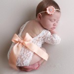 Newborn photography clothes are tied with bows and lace