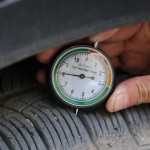 Tyre measuring depth gauge