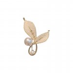 Pearl leaf brooch